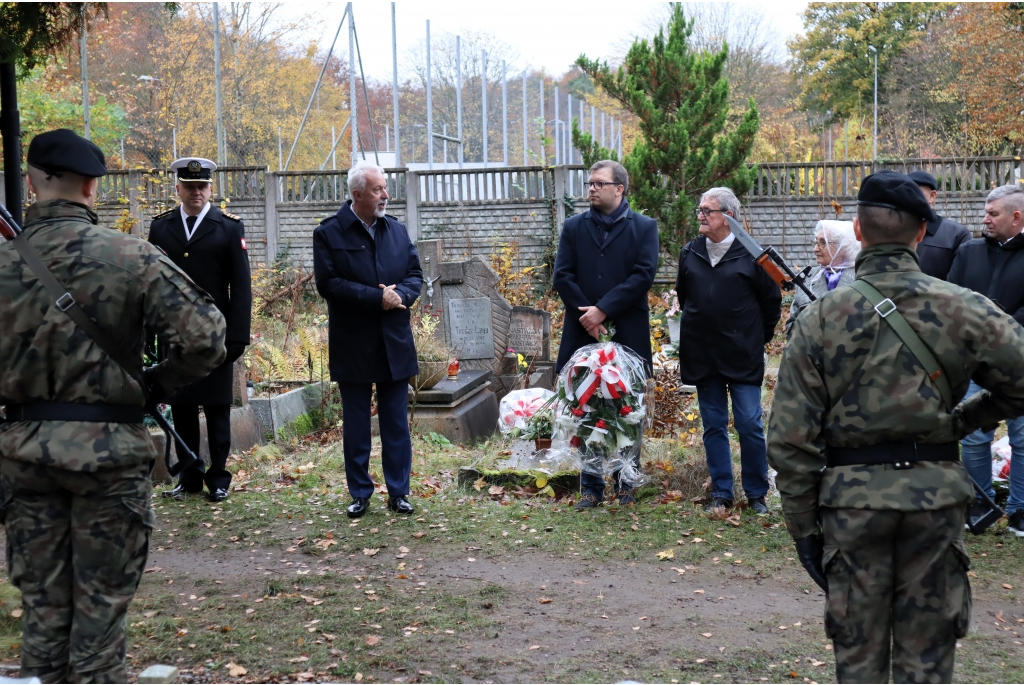 Hołd i pamięć o poległych patriotach i żołnierzach