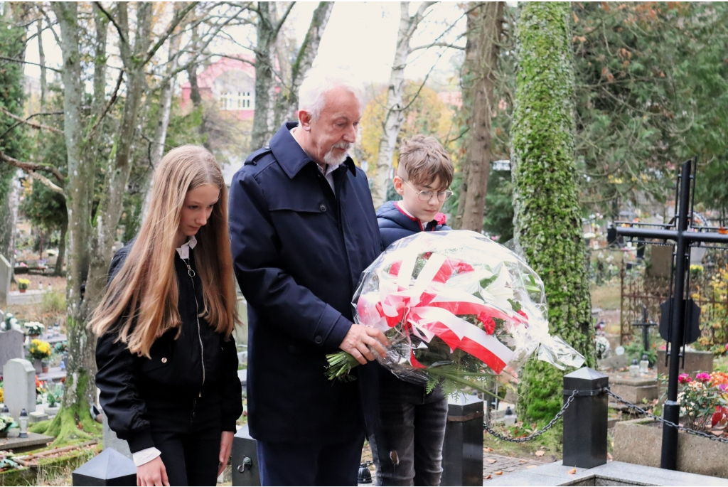 Hołd i pamięć o poległych patriotach i żołnierzach