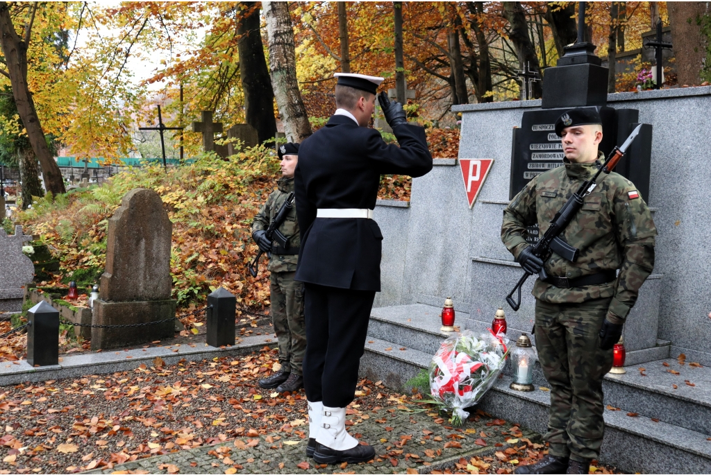 Hołd i pamięć o poległych patriotach i żołnierzach