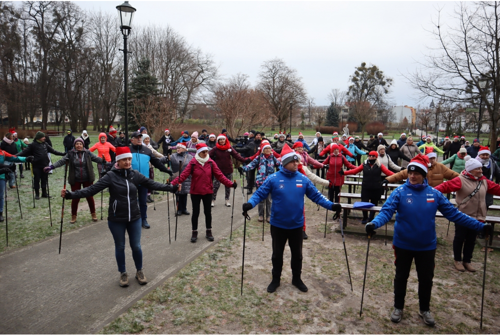 Mikołajkowy Marsz Nordic Walking