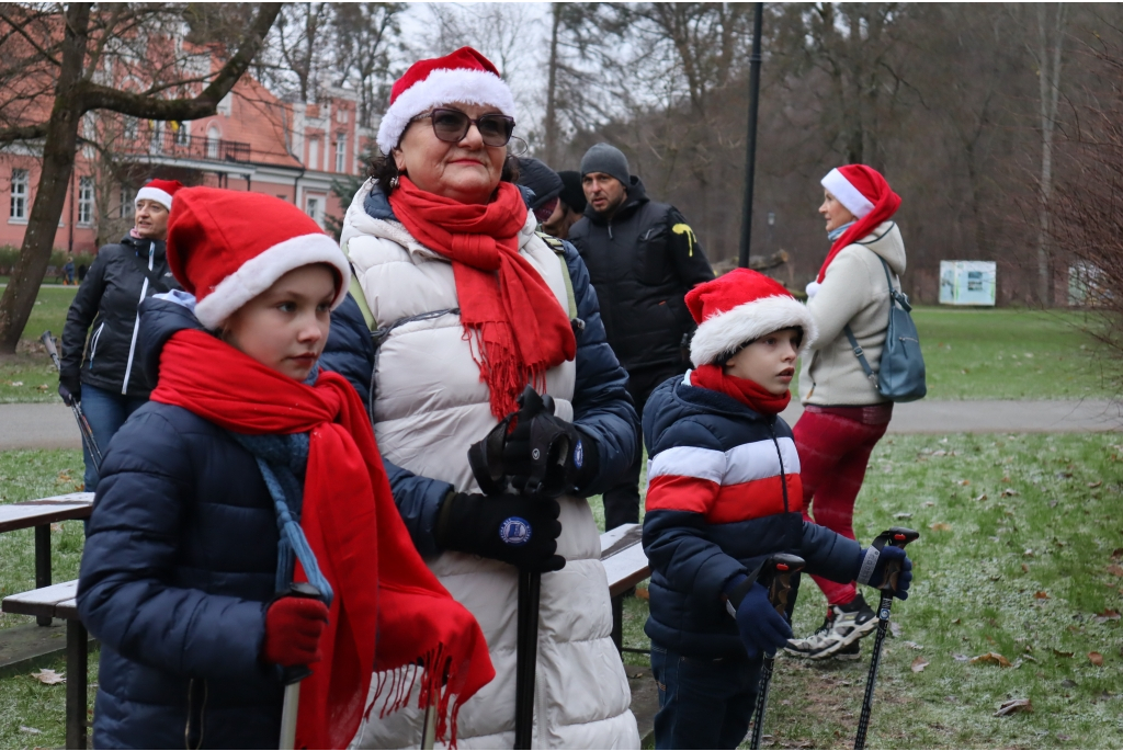 Mikołajkowy Marsz Nordic Walking