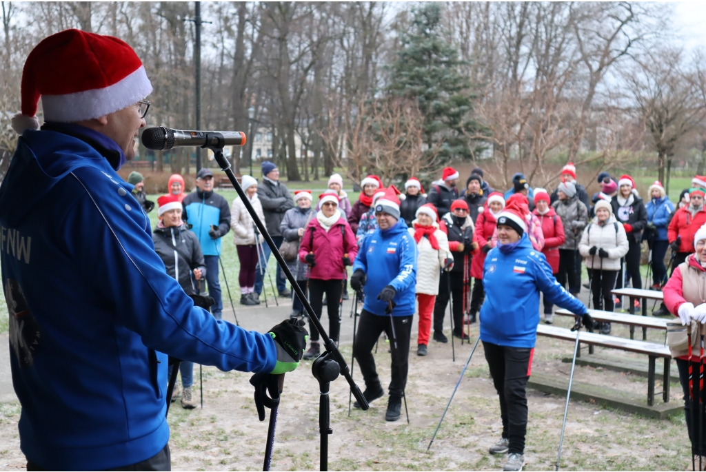 Mikołajkowy Marsz Nordic Walking