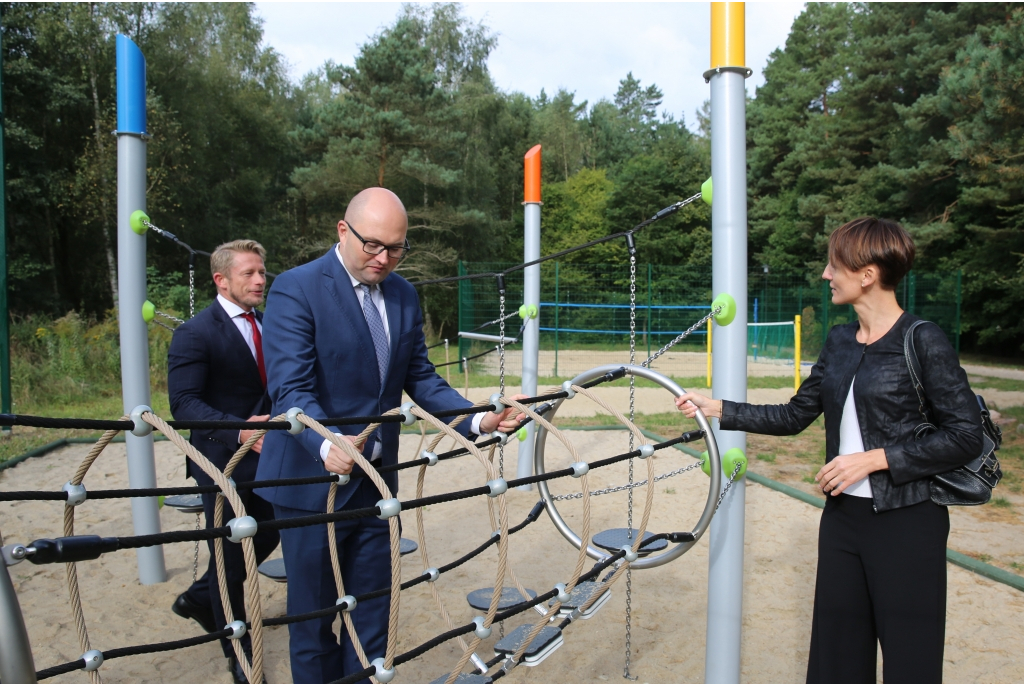 Nowe boisko i park linowy na os. Fenikowskiego