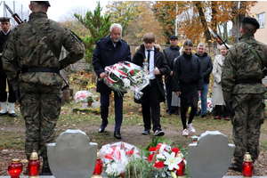 Hołd i pamięć o poległych patriotach i żołnierzach