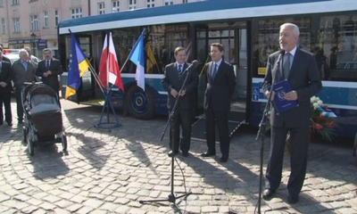 Nowy autobus MZK i prezenty dla wejherowskich trojaczków.