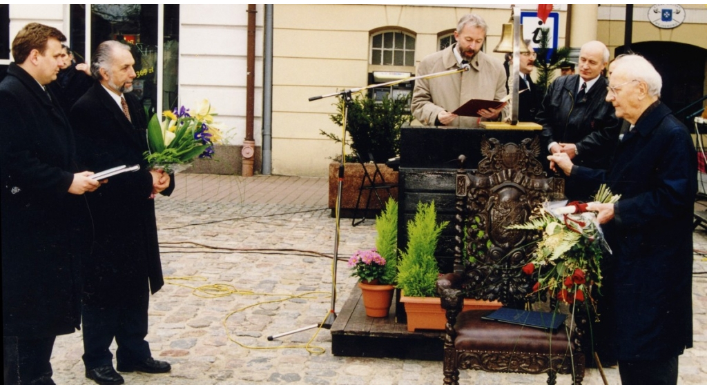 Odsłonięcie Pomnika prof. Gerarda Labudy w Luzinie