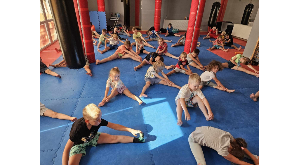 Tłumy na zajęciach kickboxingu dzięki akcji LATO