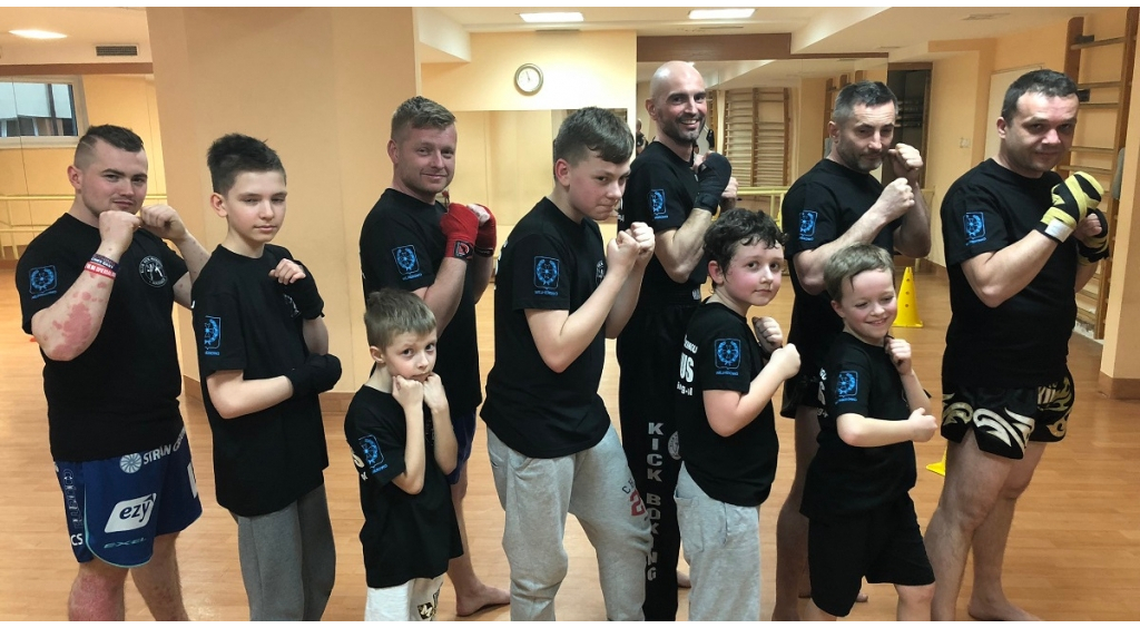 Zapisy na bezpłatne zajęcia z kickboxingu