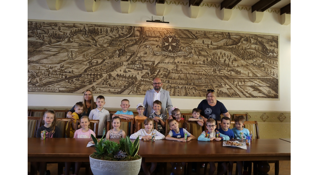 Uczniowie z wejherowskiej „szóstki” zwiedzili Ratusz 
