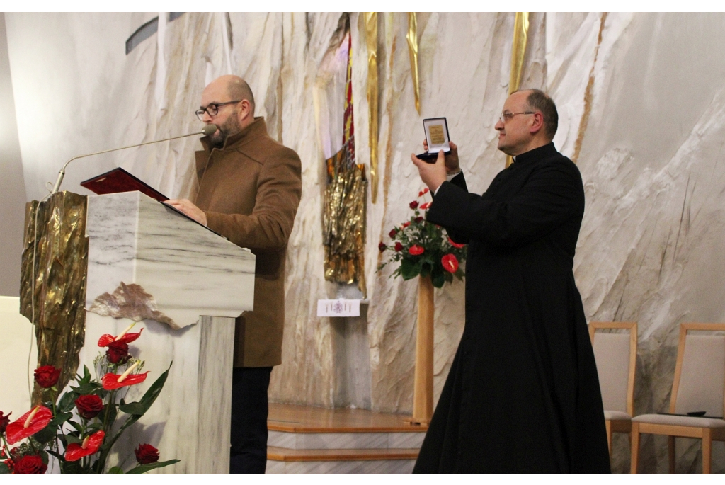 Medal Róży dla Parafii pw. NMP Królowej Polski