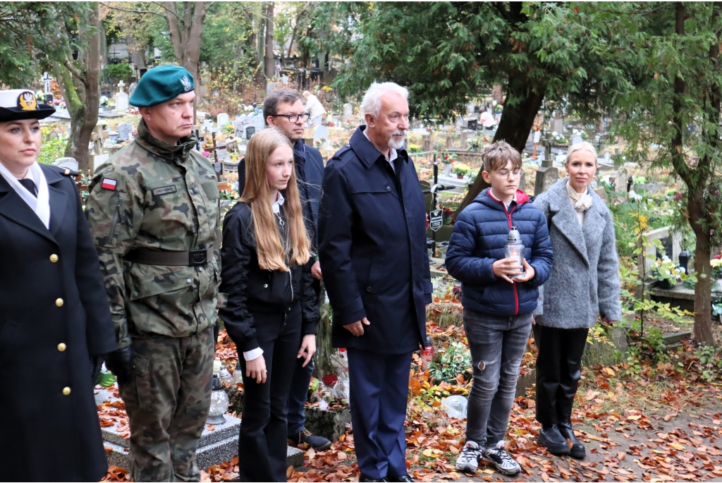 Hołd i pamięć o poległych patriotach i żołnierzach