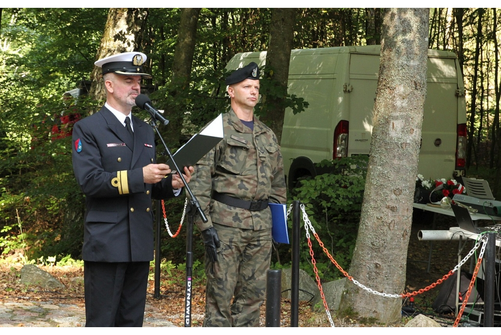 Hołd żołnierzom 1 MPS poległym pod Białą