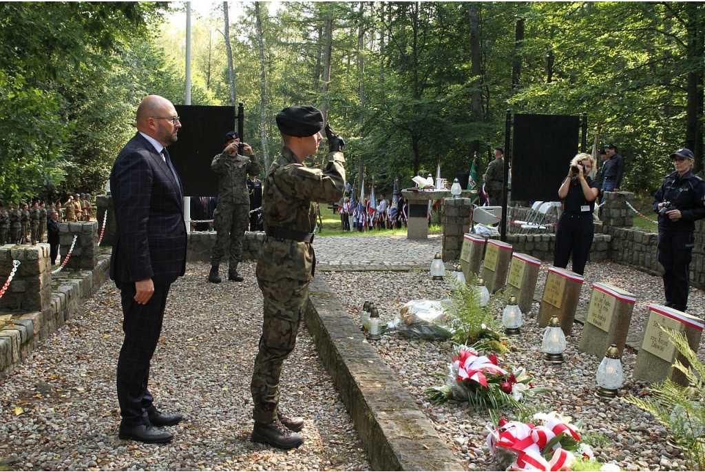 Hołd żołnierzom 1 MPS poległym pod Białą