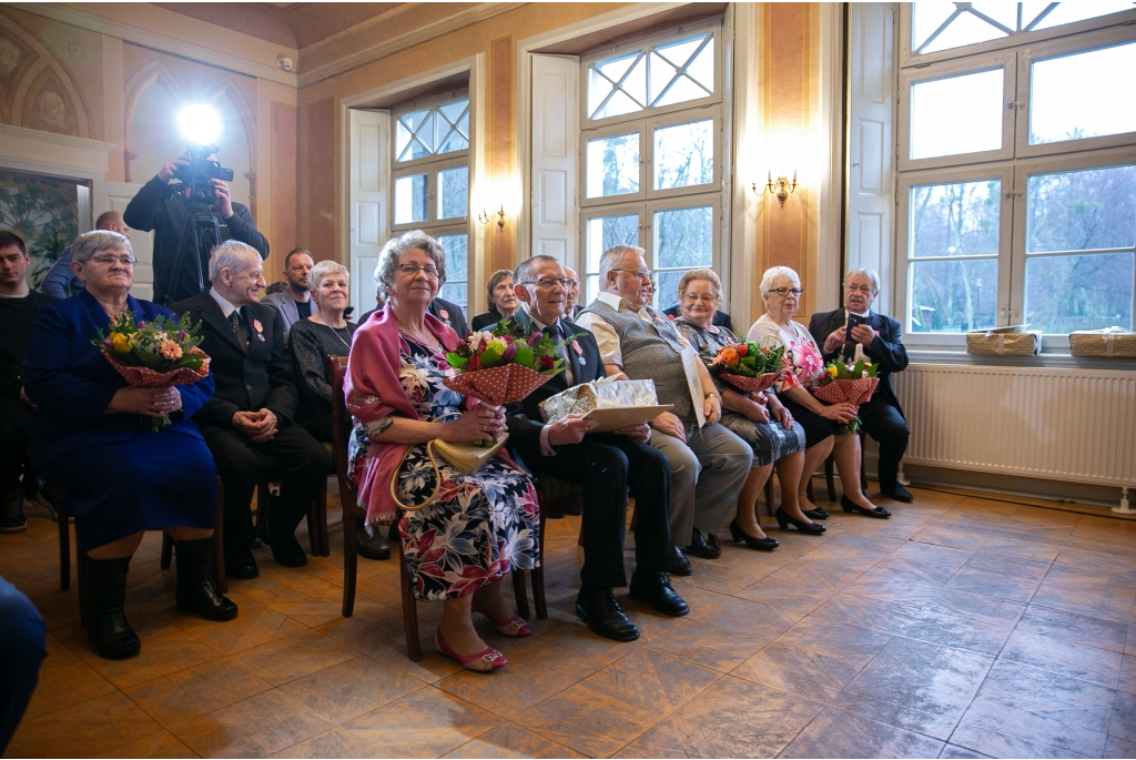 Medale dla szczęśliwych jubilatów