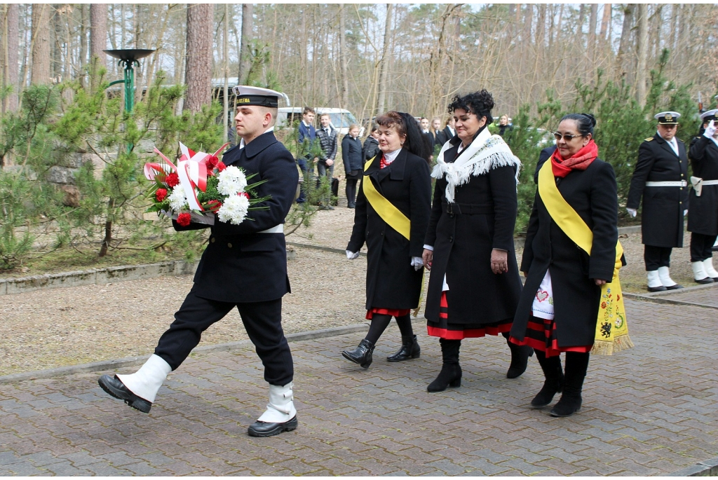 Uroczystość przy Pomniku Piaśnickim