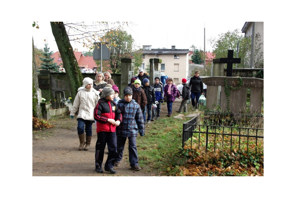 Kwiaty na wejherowskich grobach - 31.10.2012