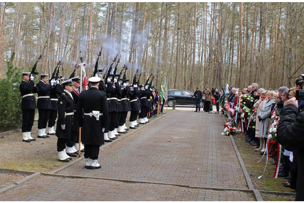 Uroczystość przy Pomniku Piaśnickim