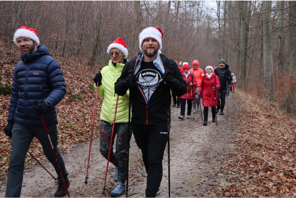 Mikołajkowy Marsz Nordic Walking