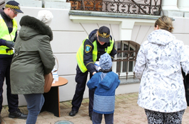 Straż Miejska rozprowadza maseczki ochronne