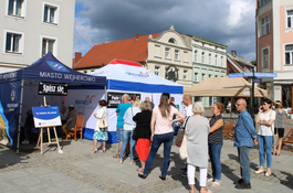 Duże zainteresowanie w mobilnym punkcie szczepień i spisu powszechnego 