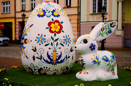 Kaszubska pisanka zdobi wejherowski rynek