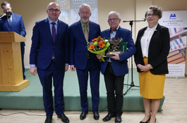 Edmund Szczesiak nagrodzony Gryfem Literackim 2017