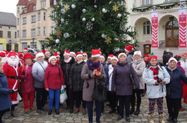 Parada Mikołajkowa turystów-seniorów SWUTW