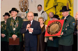 Miasto przekazało braciom kurkowym historyczny ryngraf 