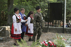 Hołd żołnierzom 1 MPS poległym pod Białą