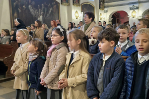 Ślubowanie pierwszaków w Szkole Podstawowej Zgromadzenia Sióstr Zmartwychwstanek (fot. Franciszek Sychowski)