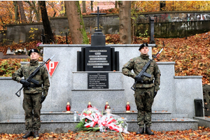 Hołd i pamięć o poległych patriotach i żołnierzach