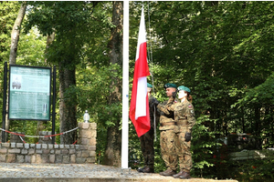 Hołd żołnierzom 1 MPS poległym pod Białą