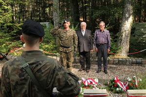 Hołd żołnierzom 1 MPS poległym pod Białą